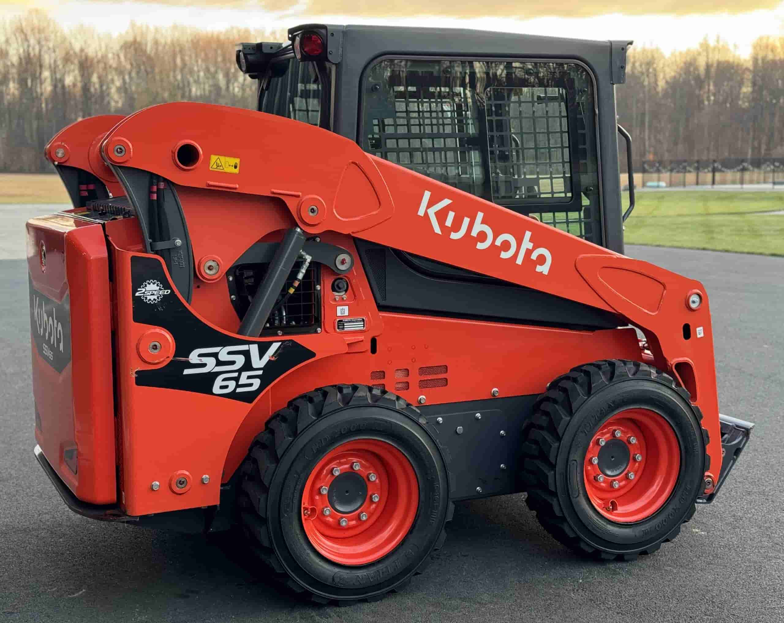 2022 KUBOTA SSV65 HIGH FLOW
